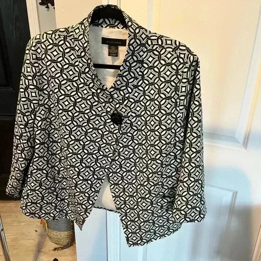 Beautiful Jacket - Large - Picture 5 of 7